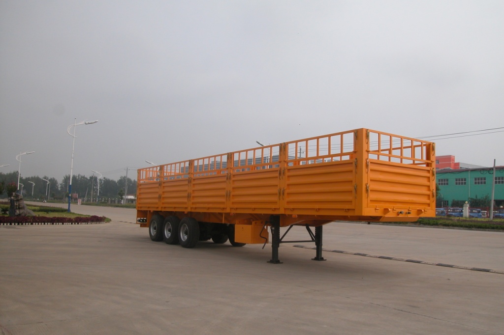 Semi remorque semi-remorque &agrave; 3 essieux