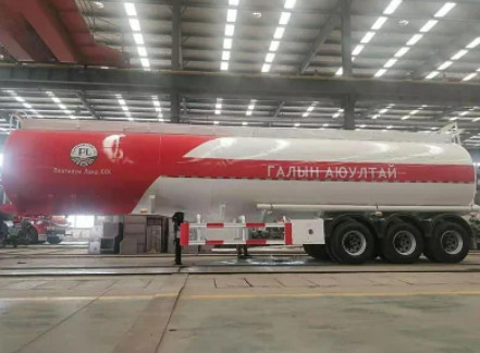 SINOTRUCK HOWO 48000LITERS Remorque de réservoir de carburant