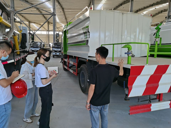Formation du personnel dans l'usine Huawin
