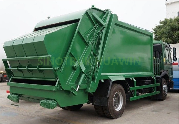 Camion collecteur de déchets SINOTRUK HOWO 4X2